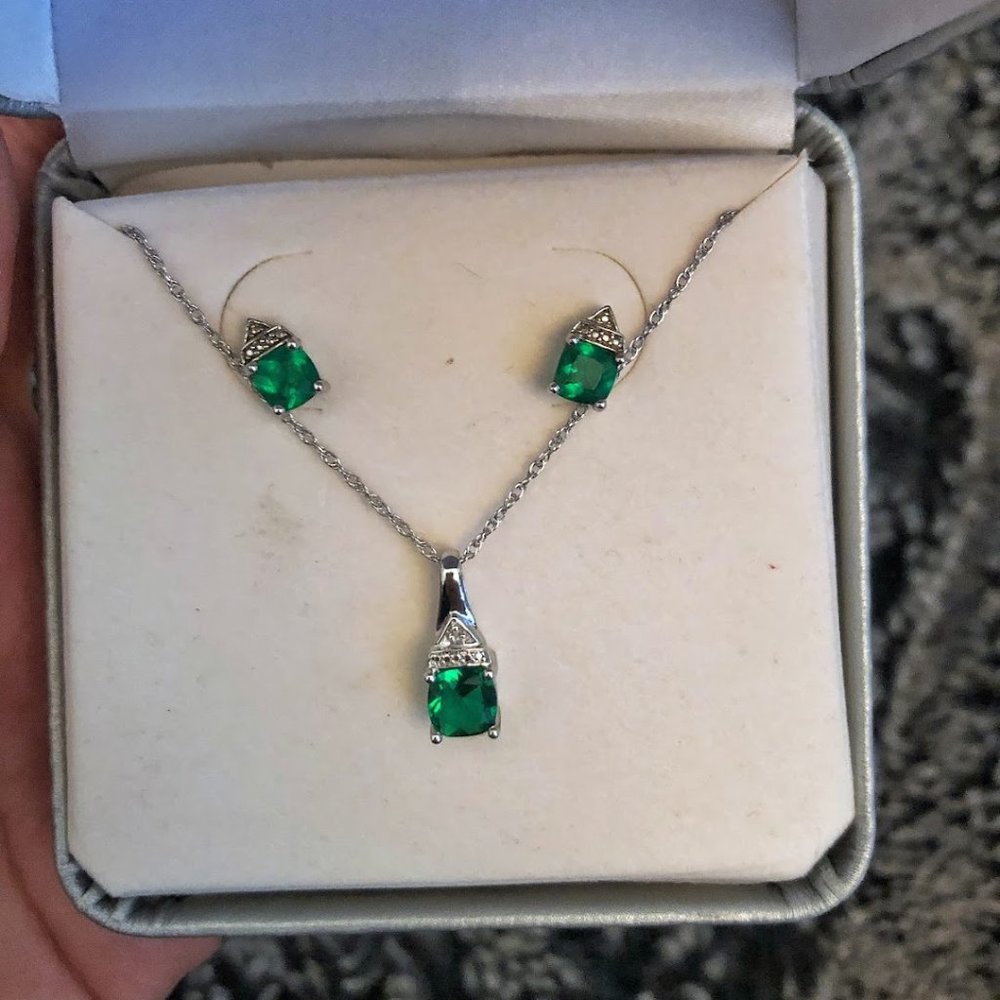 Emerald Jewelry Set